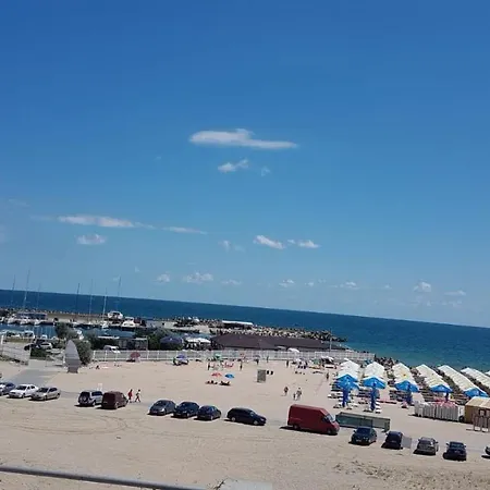 Alexandra Apolonia *